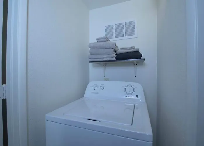 37a- Modern 1bd W Heated Pool *