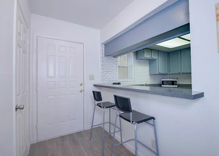 37a- Modern 1bd W Heated Pool Holiday home