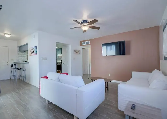 Holiday home 37a- Modern 1bd W Heated Pool *