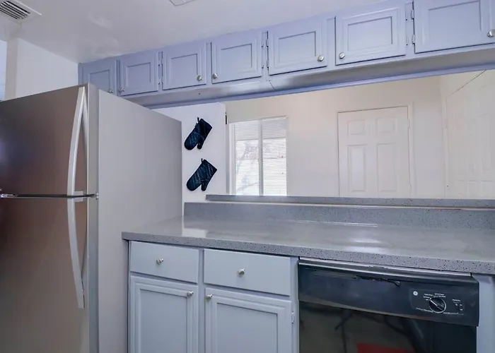 37a- Modern 1bd W Heated Pool