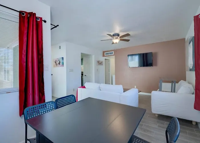Holiday home 37a- Modern 1bd W Heated Pool