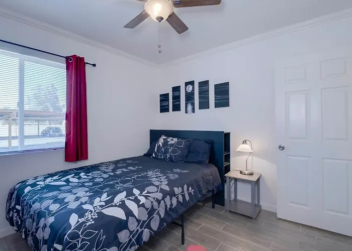37a- Modern 1bd W Heated Pool Holiday home *