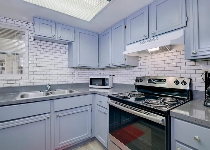 37a- Modern 1bd W Heated Pool Holiday home *