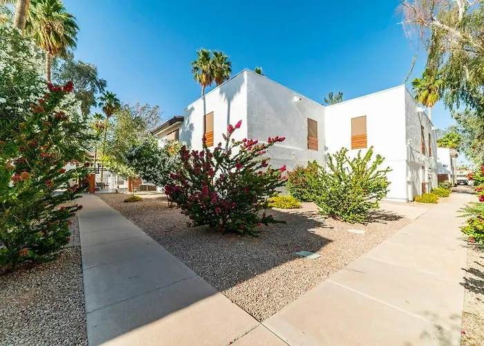 37a- Modern 1bd W Heated Pool Holiday home