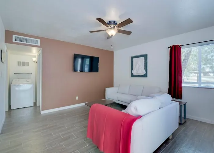 37a- Modern 1bd W Heated Pool