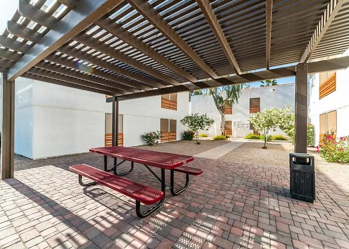 37a- Modern 1bd W Heated Pool *